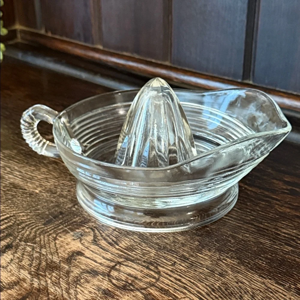 Elegant Clear Glass Citrus Juicer